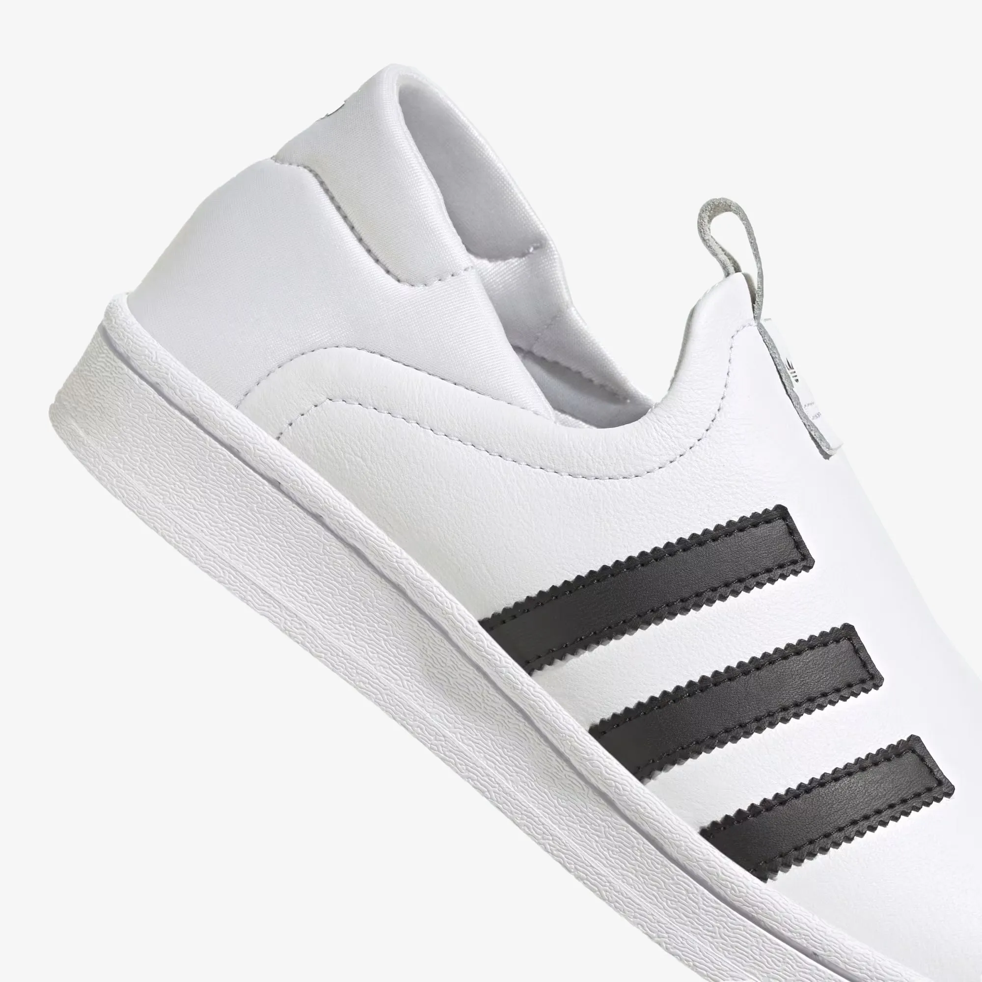 Adidas Originals | WMN'S SUPERSTAR SLIP-ON  { CLOUD WHITE/CORE BALCK/WHITE